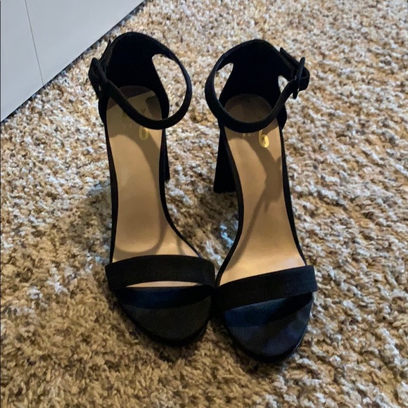 Classic black strap heel - Picture 2 of 5